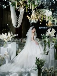 点击看大图 -拉瑞娜LaReine婚纱礼服高级定制