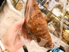 焦糖牛角包-PAPER STONE BAKERY(天环店)