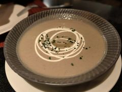 黑松露奶油蘑菇汤-WOLFGANG PUCK KITCHEN & BAR(迪士尼小镇店)
