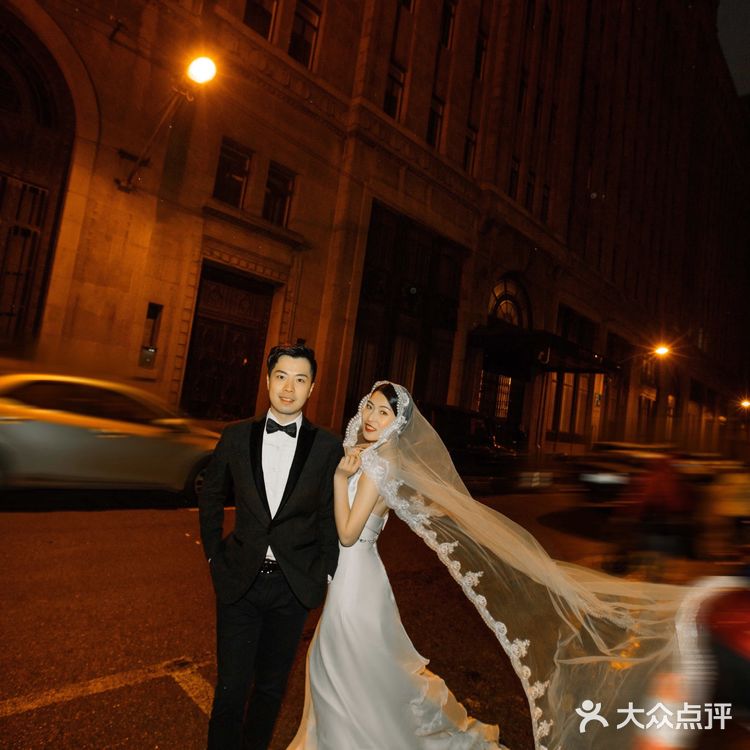 夜景婚纱照的拍摄不仅仅是迷离还有梦幻