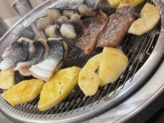 -围炉肉舍•炭烤活鳗•丹东海鲜烤肉(步行街店)