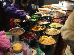 -爆炸头阿姨小四川正宗川味小吃(无任何分店)