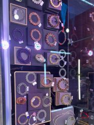 -灵彩珠宝(朗香街店)