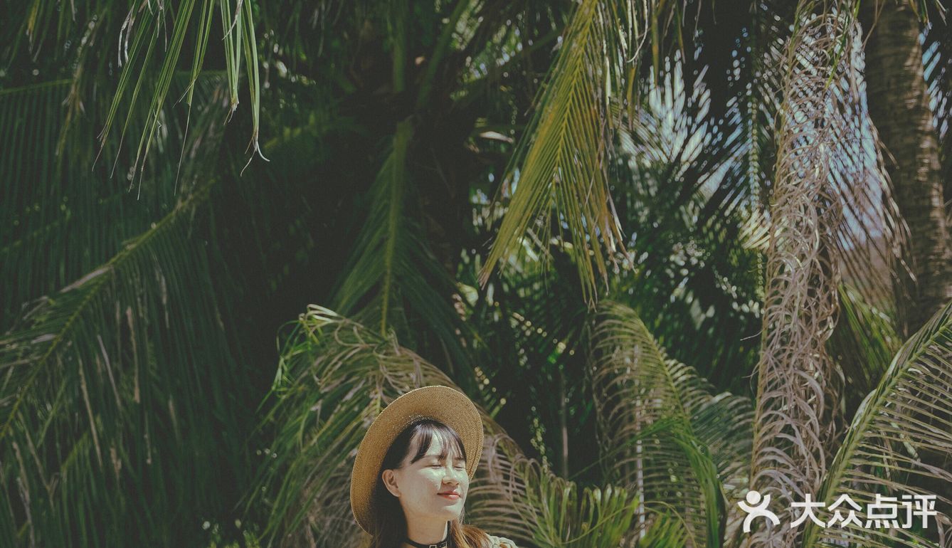 三亚旅游丨亚龙湾唯一一家玻璃ins风泳池