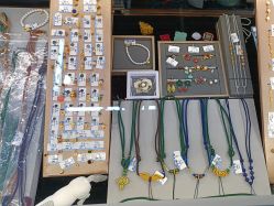 -灵彩珠宝(朗香街店)