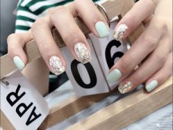 -灰姑娘美甲美睫馆