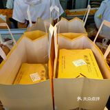 轮到自己又是一个小时了，前面一个人买了30几盒