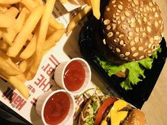 -The Habit Burger Grill 哈比特汉堡(复兴soho店)