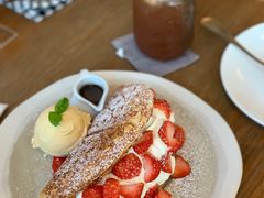 草莓松饼-ROAST coffee & eatery