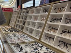 -美式眼镜·授权蔡司.依视路.尼康.豪雅.明月(南翔印象城店)