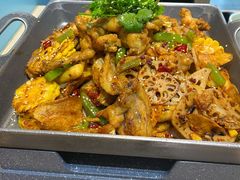 招牌悦蓉牛蛙干锅-精悦蓉(松江万达广场店)
