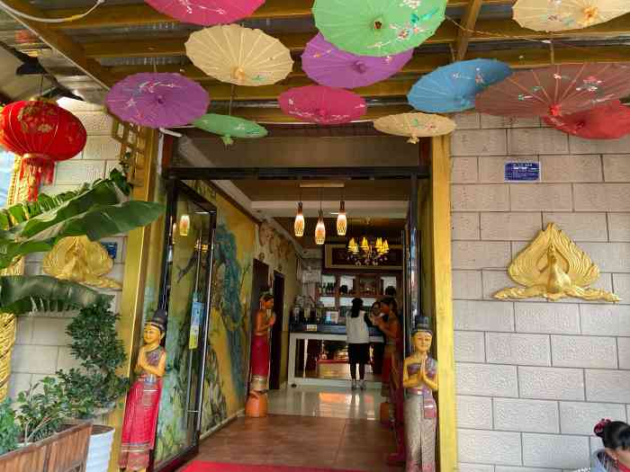 傣味轩民族风味餐厅-"「手抓饭」簸箕里面铺着一层干净的芭蕉叶 .