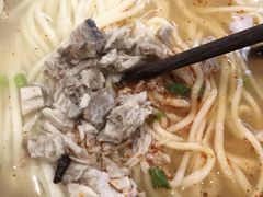 -亮亮面馆(经六路店)