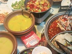 -阿瓦山寨·湘菜现炒·剁椒鱼头王(咸阳总店)