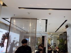 -罗亚帝造型·烫发染发