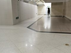 -新世界新丸中心-地下停车场