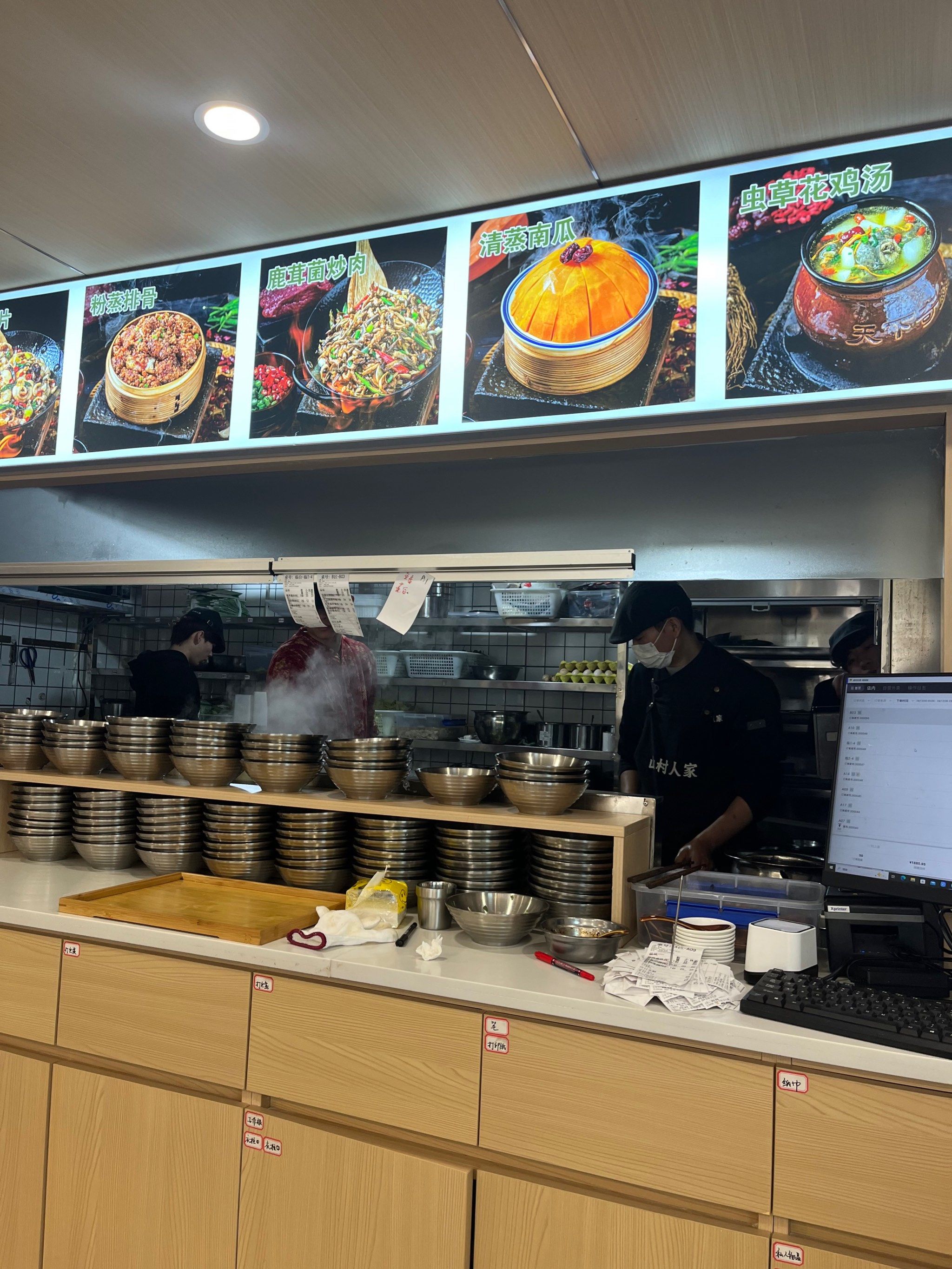 奥园广场新开的这家山村人家猛火现炒快餐店