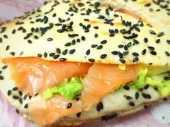 烟熏三文鱼牛油果酱三明治-Wagas沃歌斯(正大乐城店)