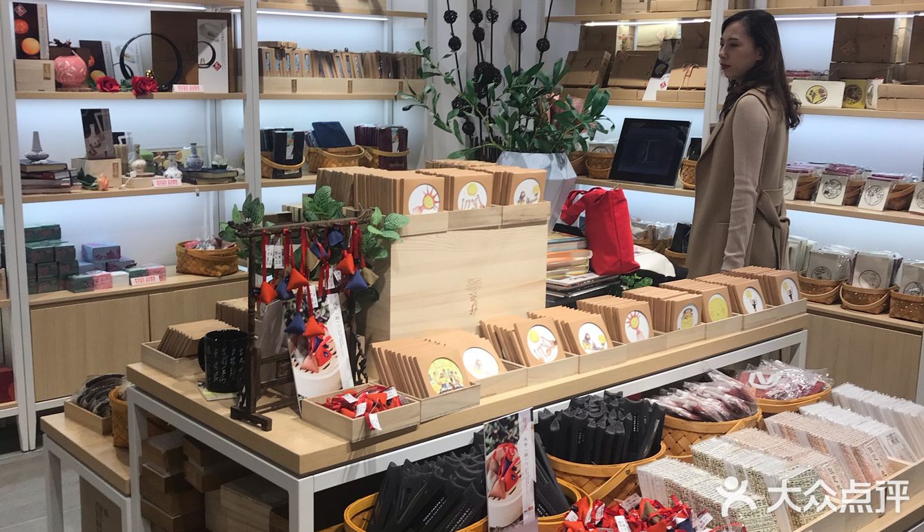 我也没怎么留意店名逛着逛着就走进去看看了