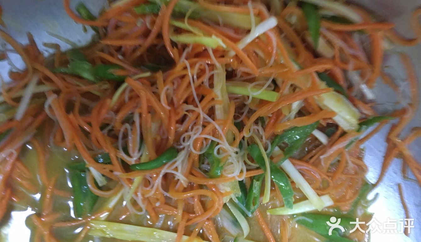 小白兔爱吃的胡萝卜营养丰富凉拌也好吃