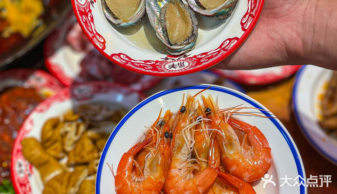 来吃这家地摊火锅，为的就是实现🆓啤酒畅饮‼️