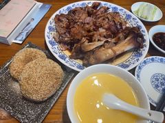 -老天桥酱肉烧饼夹肘子(天桥店)