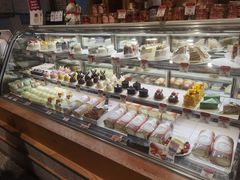 面包甜点陈列柜-西村叔叔的店·面包·甜品·蛋糕(崂山丽达店)