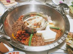 -贤合庄卤味火锅(安吉万达店)