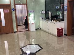 -茂菊口腔连锁(浦东南路店)