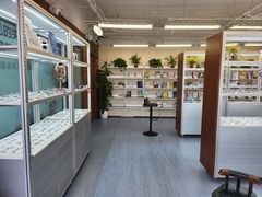 -无奔眼镜·蔡司·依视路授权店(马家堡店)
