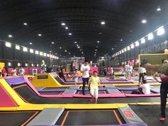 -嘿哟动霸CHUA·新潮玩运动娱乐中心·蹦床滑冰团建乐园