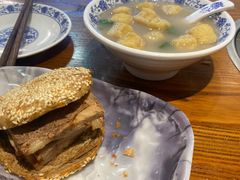 -老天桥酱肉烧饼夹肘子(天桥店)