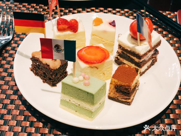 富力洲际酒店夜市餐厅海鲜自助小蛋糕图片 - 第1张