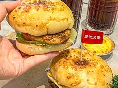 -必胜客(WOW中心城店)