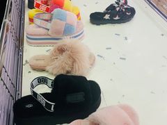 -UGG(燕莎奥特莱斯购物中心店)