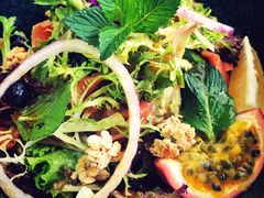 烟熏香草三文鱼蔬菜色拉-MIKAKU(万达广场上海宝山店)