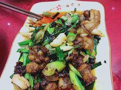 蒜苗回锅肉-易老妈蹄花.特色川菜(人民公园总店)