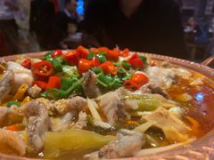 -沪小二炭火蛙锅(淮海中路美食不夜城店)