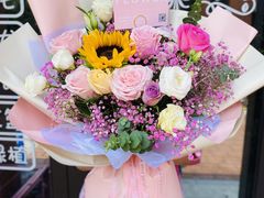 -何兮花店·气球派对鲜花店(马桥银春路万科城店)