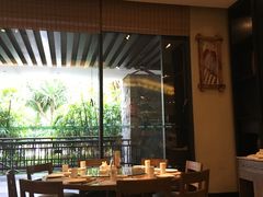 靠窗位-彩蝶谷美食廊·粤式经典南番顺·铁板烧烤泰风味(广州长隆酒店)