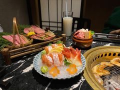 三文鱼刺身-山川小町·极番烧肉(新地假日广场店)