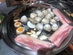 -围炉肉舍•炭烤活鳗•丹东海鲜烤肉(步行街店)