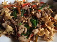 石榴花炒肉-乡绅本色白家厨坊