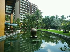 酒店内池塘-三亚湾海居铂尔曼度假酒店