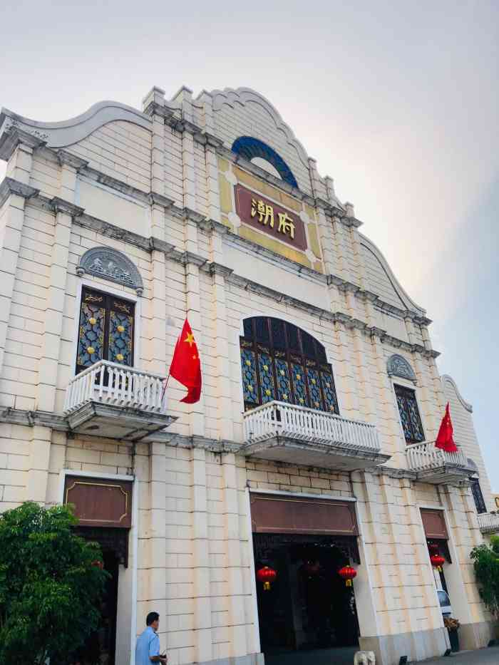 多客人寥寥无几环境倒还是不错办婚宴是很棒滴但为什么这样了番禺潮府