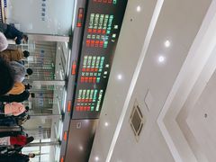 -房地产交易中心-停车场