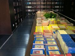 -钟书阁(松江泰晤士小镇店)