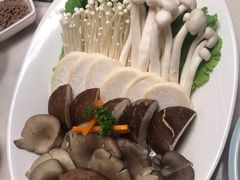菌菇拼盘-左庭右院鲜牛肉火锅(浦江欢乐颂店)