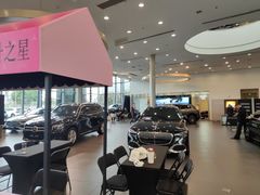 -成都中升之星奔驰4S店