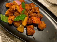 椰果菠萝咕噜肉-闻见中国海南菜(K11店)
